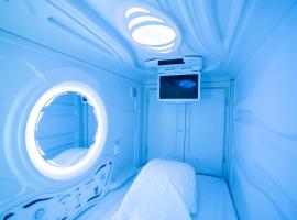 NapTapGo - Japanese Premium POD Hotel - Walk to Noida Electronic City Metro! Wifi, Lounge, hotel in Noida