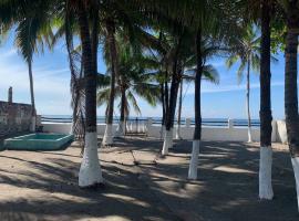 Casa GaNiMo - propiedad privada, frente al mar, cottage a La Libertad