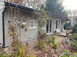 Chalet Sint Barbara, cabin in Zutendaal