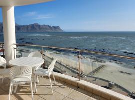 Hibernian Towers 1203, Hotel in Strand