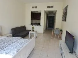 DRUVYA HOLIDAY HOMES, Bld DG083, Street No,3 Discovery Gardens, Close to The Gardens Metro 6 minutes walkable