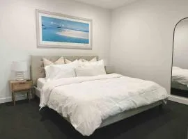 Glenelg Oasis, Pool, Gym, Spa & Sauna, Free Parking, City Views