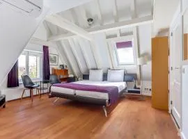 City-centre, Canal-house, luxurious , stylish bedroom, ensuite bathroom
