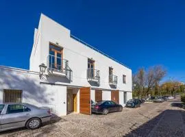 Casa Xanadu Carmona - Stylish villa with rooftop terrace and stunning views of Parador