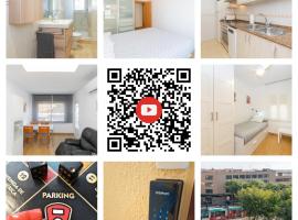 QR -Live Tour Cadillac -Barna -Cornella, hotel v destinaci Cornellà de Llobregat