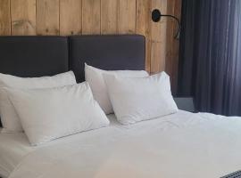 Kreuzblume Hotel & Weinstube, bed and breakfast a Friburg de Brisgòvia