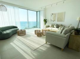 Amchit Bay Beach Residences 3BR Rooftop w Jacuzzi, cabin in Jbeil