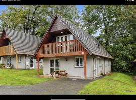 Hengar Manor 4 bed Sleeps 9, khách sạn ở Saint Tudy