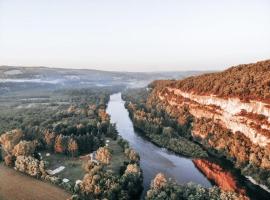 Lodg'ing Nature Camp Dordogne، فندق في Lacave