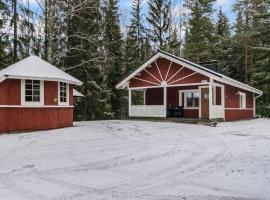 Holiday Home Mäkimökki by Interhome, rumah liburan di Palikainen