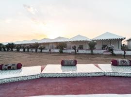 SAM DESERT RESORT, hotel with parking in Sām