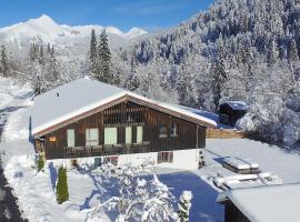 Ferme Liberté - stunning, comfortable, & modern sleeps 14- private mini van, chalet de montaña en Les Gets