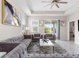 Luxurious Tampa Bay Area Home in Serene Community!, cabaña o casa de campo en Riverview