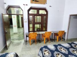 Divisha PG House Sharing Beds Only for boys, apartment in Bareilly