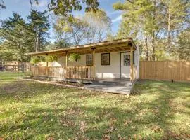 Cozy Montgomery Cottage with Porch, Near Lake Conroe