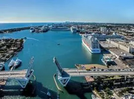 Comfy Condos at Middle River Apt 2