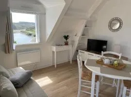 Appartement T2 vue mer Sauzon terrasse et parking privés、Sauzonのアパートメント