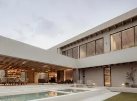Casa Pirules. Moderna y comoda casa con alberca caliente en club de golf!