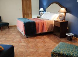 Amplia habitación Hacienda Santo Domingo, hotel con parking en San Lucas Sacatepéquez