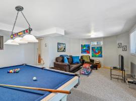 Lovely & Rustic TreeHouse Cabin - Stargazing in the Pines!, ξενοδοχείο σε Mountainaire