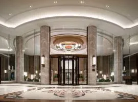 Yuexiu Hotel Guangzhou,Curio Collection by Hilton-Free shuttle between hotel and Exhibition Center during Canton Fair & Exhibitor Registration Counter