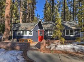 Modern Moab: Near Boulder Bay + Spa + Large Yard, hotel spa en Big Bear Lake