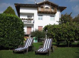 Apartment Pannone di Mori/Gardasee 24156, hotel v destinaci Ronzo Chienis