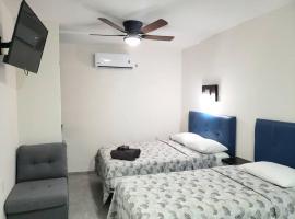 Casa Aura - Center Studio with Kitchen 1st Floor, budget hotel sa Isla Mujeres