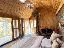 Dreamscape Treehouse & Cottages, holiday home in Jibhi