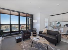 Marvellous 2-Bed High-Rise: Amazing Views, Free Parking