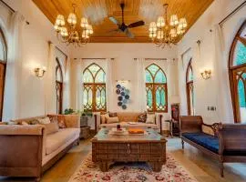 ELIVAAS 4 BHK with Pvt Pool & Media Room - Samukha by Aranayam