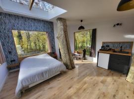 La maison dans l'arbre, hotell i Escolives-Sainte-Camille