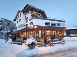 SKILL Mountain Lodge - Ski und Bike Hostel inklusive JOKER CARD, hotel in Saalbach-Hinterglemm