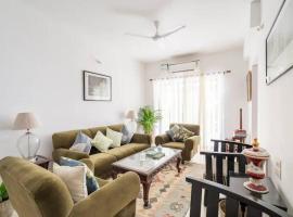 Luxurious Pool Facing 2BHK Apartment in Siolim: Eski Goa şehrinde bir otel