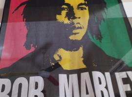 Bob Marley Peace hostels luxor、ルクソール、East bankのホテル