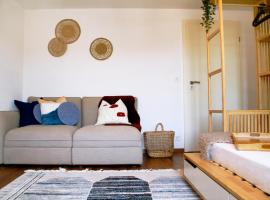 Geräumige und stylische Wohnung mit Weitsicht、Huttwilのホテル