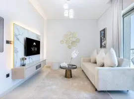 STAY BY LATINEM Luxury 1BR Holiday Home CVR B2704 near Burj Khalifa