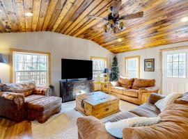 Pine Woods Cabin, hotel in McHenry