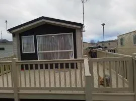PET FREE family mobile Home sleeps 8 with large secured decking Sea wick holiday park