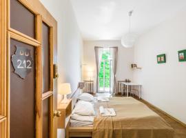 Downtown Forest Hostel & Camping, hotel i Vilnius