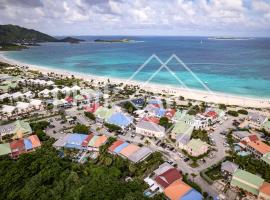 Beautiful 2 bed-rooms apartment at Orient Beach, hotel in Marigot