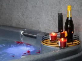 Riverside studio with Jacuzzi!
