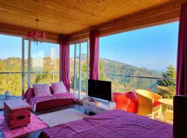 Fairmont cottage Mukteshwar、マックトシュワーのホテル