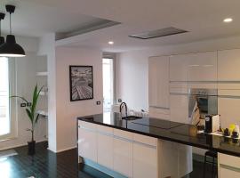 FrenzHouse - Terraced Apartment close to Rho Fiera and San Siro, acomodação com cozinha em Baranzate