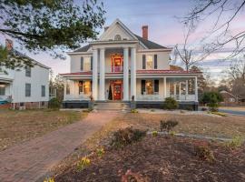 The Bagley House: built in 1911, pet-friendly hotel in Blackstone
