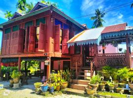 Homestay Teratak Kayu kota Aur, hotel in Kepala Batas
