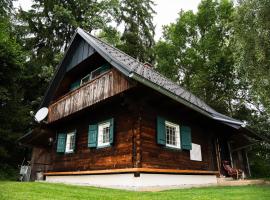 Gregor's Ferienhaus im Wald, hotel dengan parking di Edelschrott