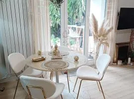 Appartement REZ DE JARDIN avec SPA entre la MER et Montpellier 10mn