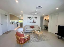 NEW - Sunny Coolum Beach Retreat, huoneisto kohteessa Coolum Beach