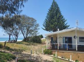 Beach House on the Dunes - Surf, Sand & Serenity, hotel in Wooli